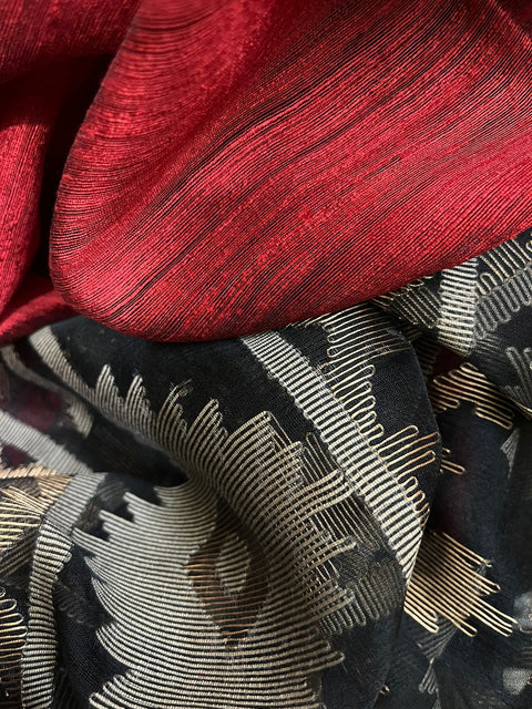 Red With Black Traditional Dhakai Handwoven Jamdani Saree In Matka Silk