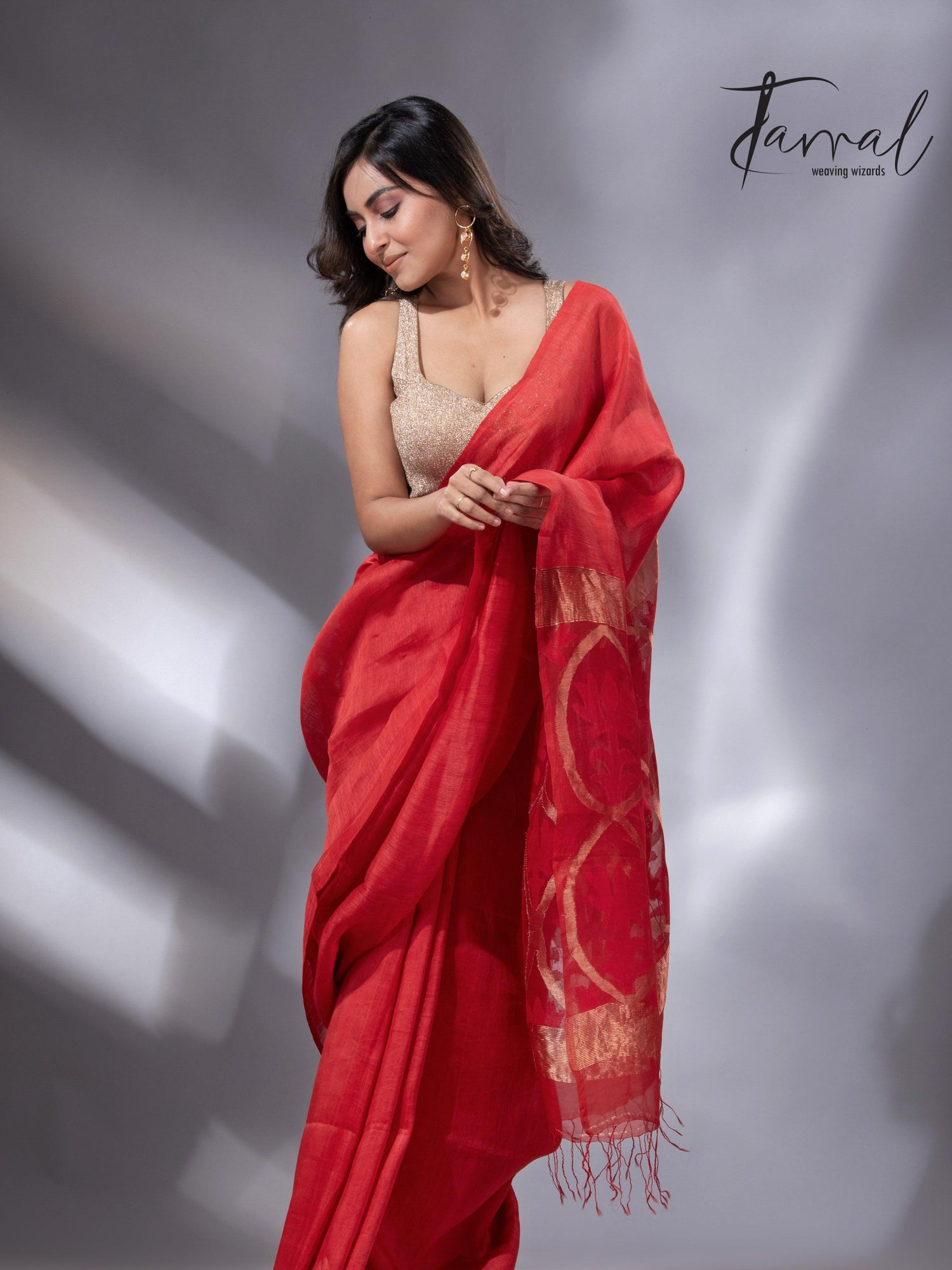 Red Lotus Elegance pallu silk linen handwoven jamdani saree3