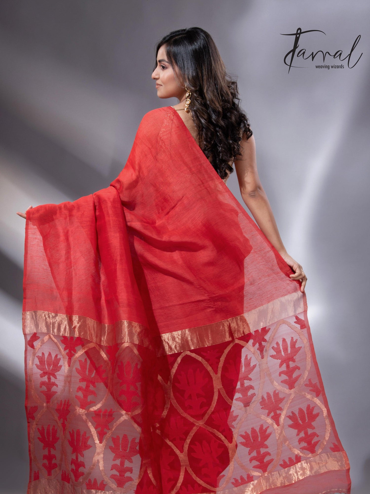 Red Lotus Elegance pallu silk linen handwoven jamdani saree back