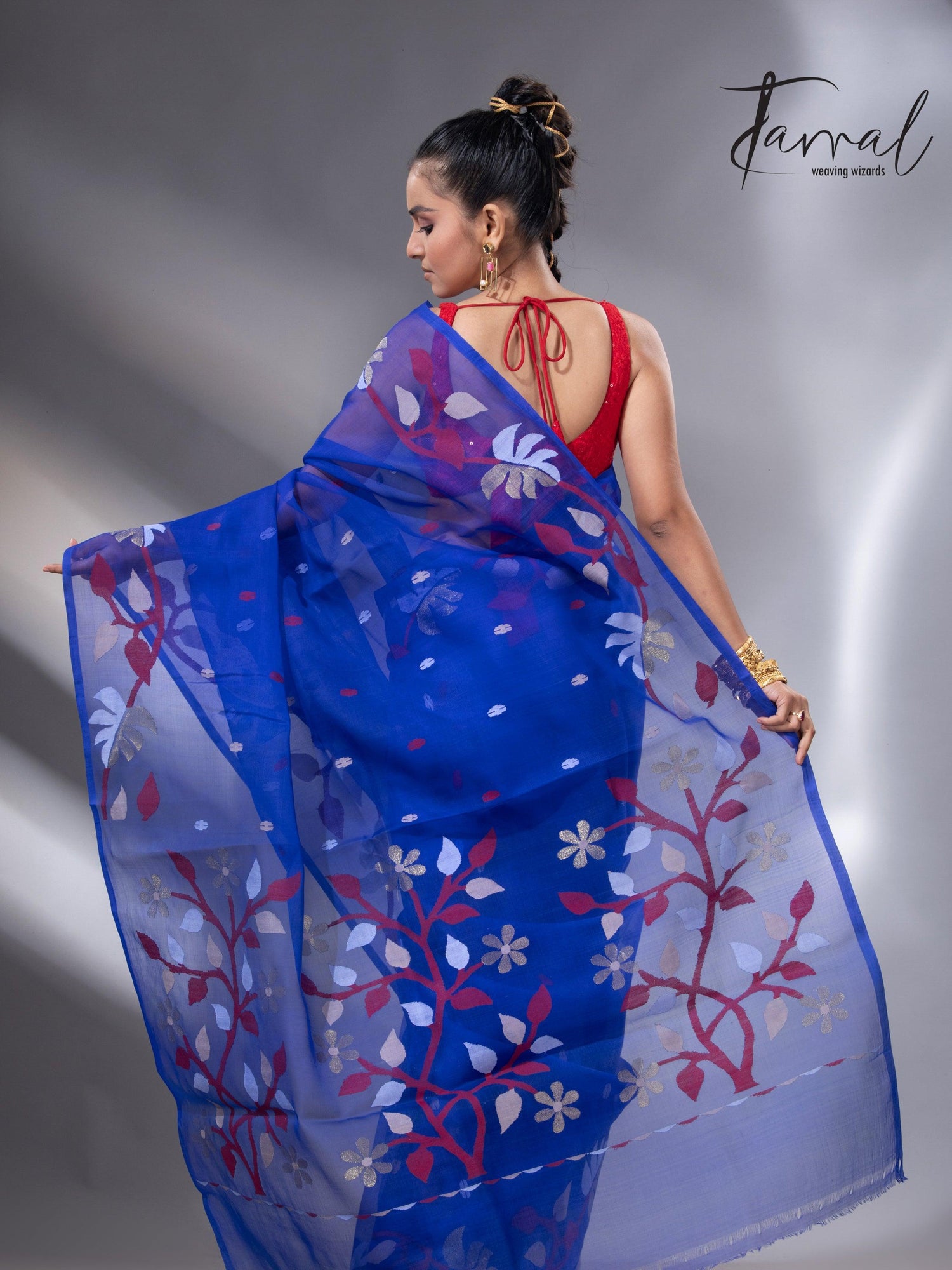 Red & golden floral border muslin silk handwoven jamdani saree back