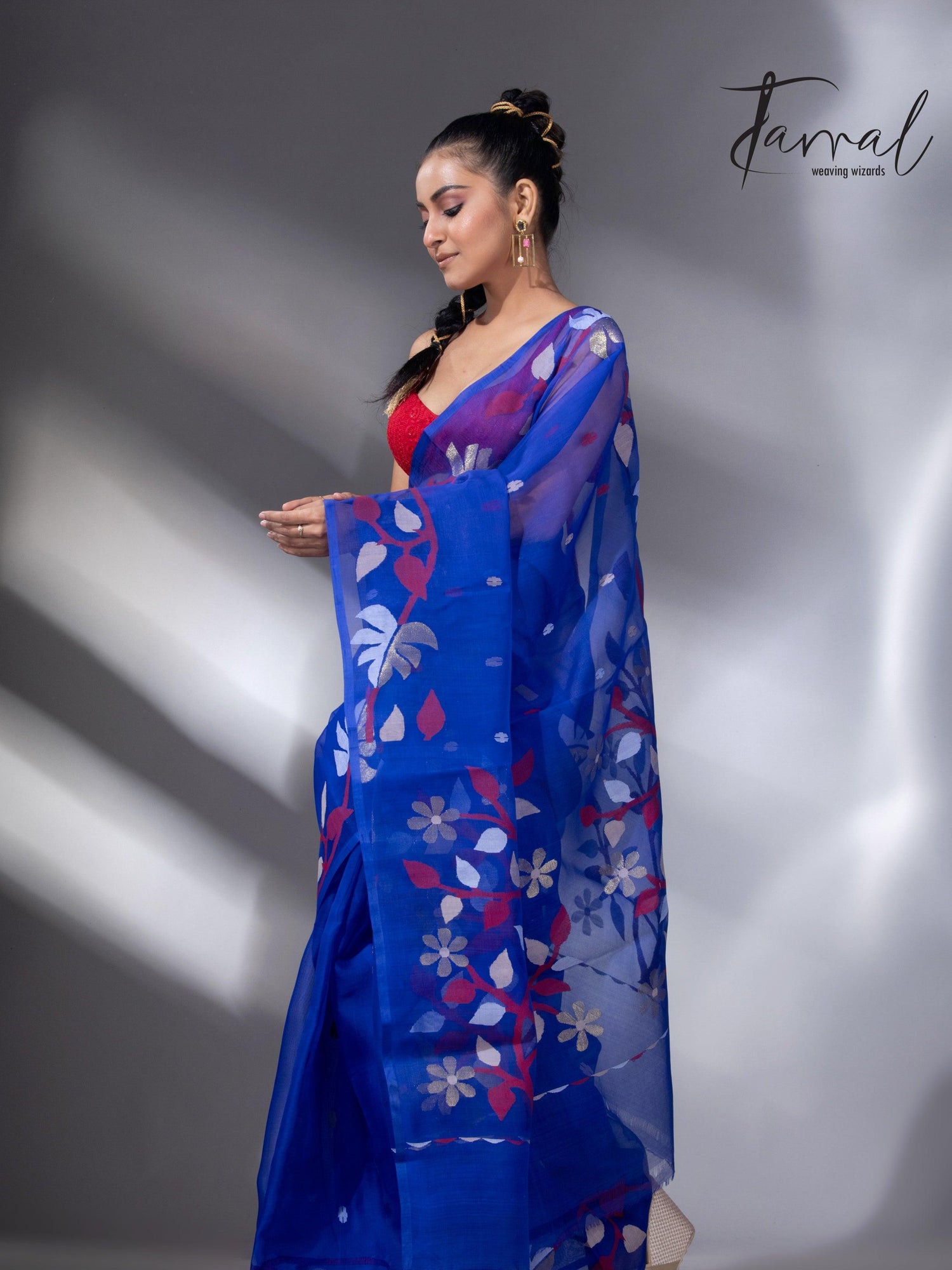 Red & golden floral border muslin silk handwoven jamdani sareeleft