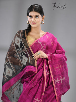 Rani with black colour traditional handwoven matka silk handwoven jamdani saree - Tamal Boutique
