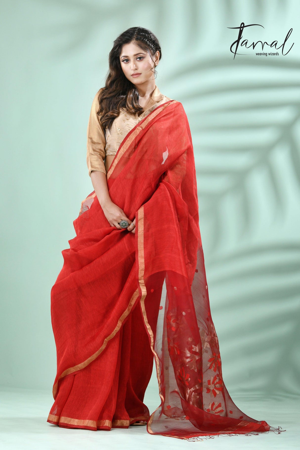 Red with zari border silk linen thoka floral pallu handwoven jamdani saree - Tamal Boutique