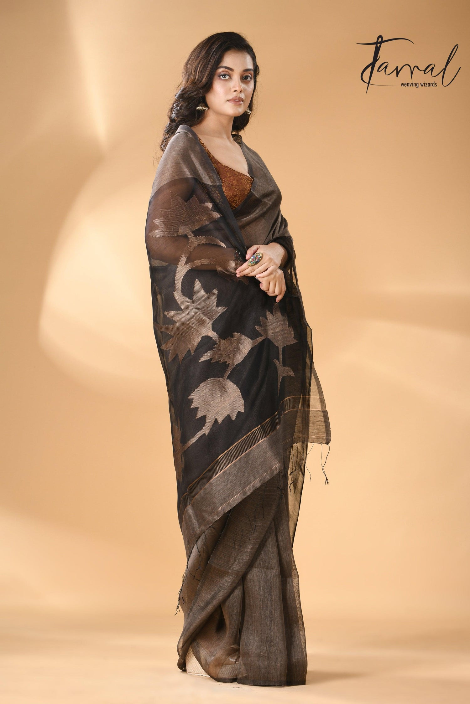 Silk Linen Handwoven Jamdani Saree in charcoal black color3