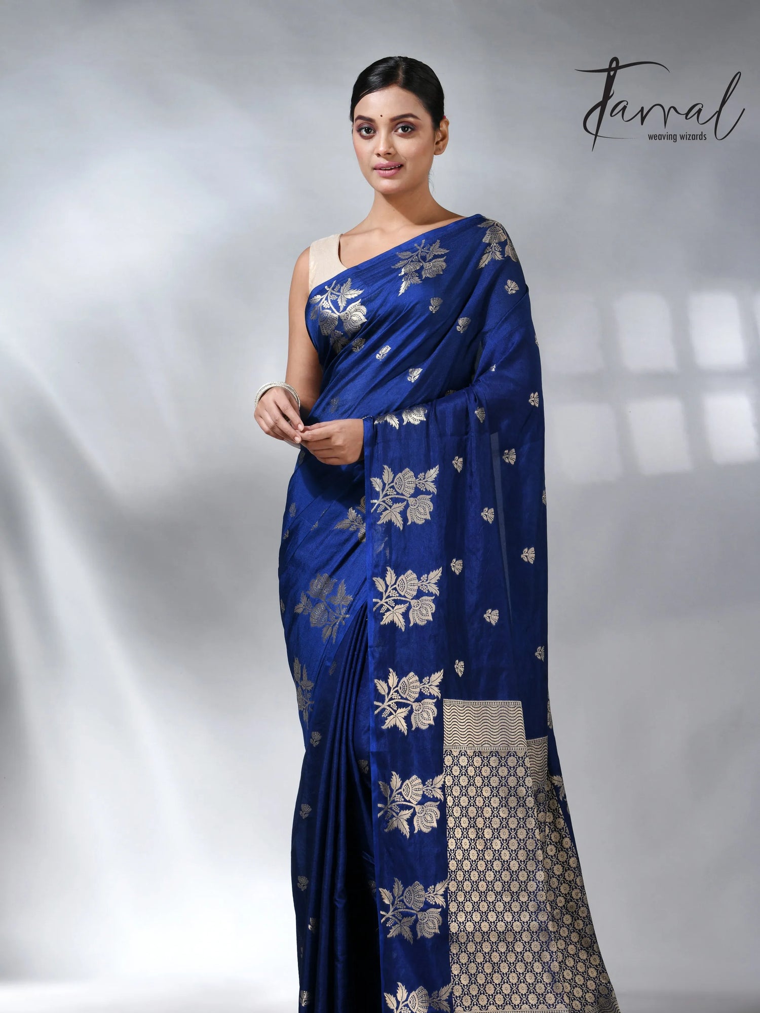 These Blue colour in the benarasi silk handloom jamdani saree