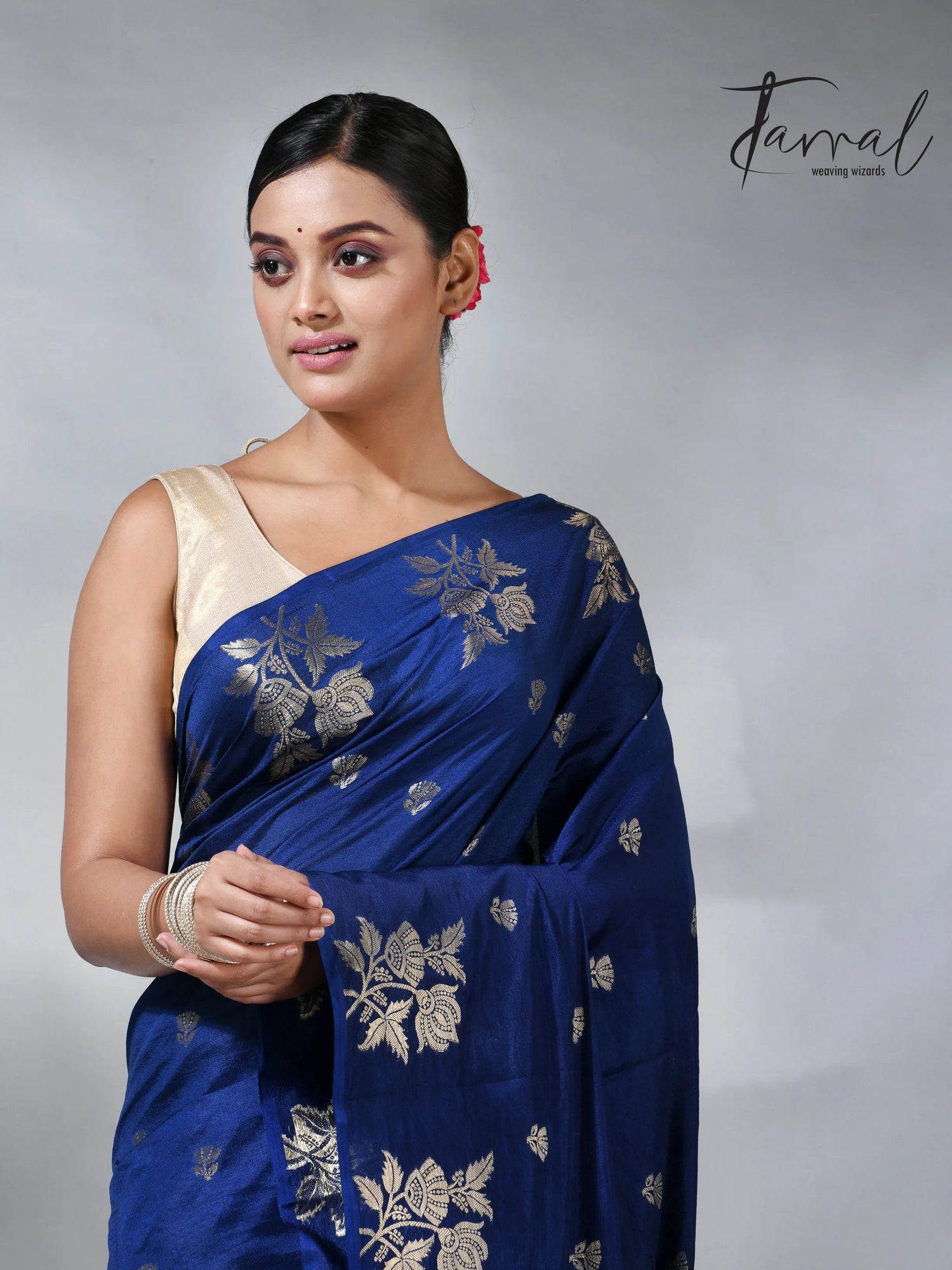 These Blue colour in the benarasi silk handloom jamdani saree