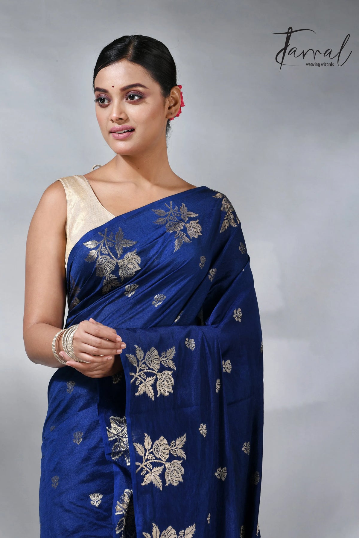 These Blue colour in the benarasi silk handloom jamdani saree