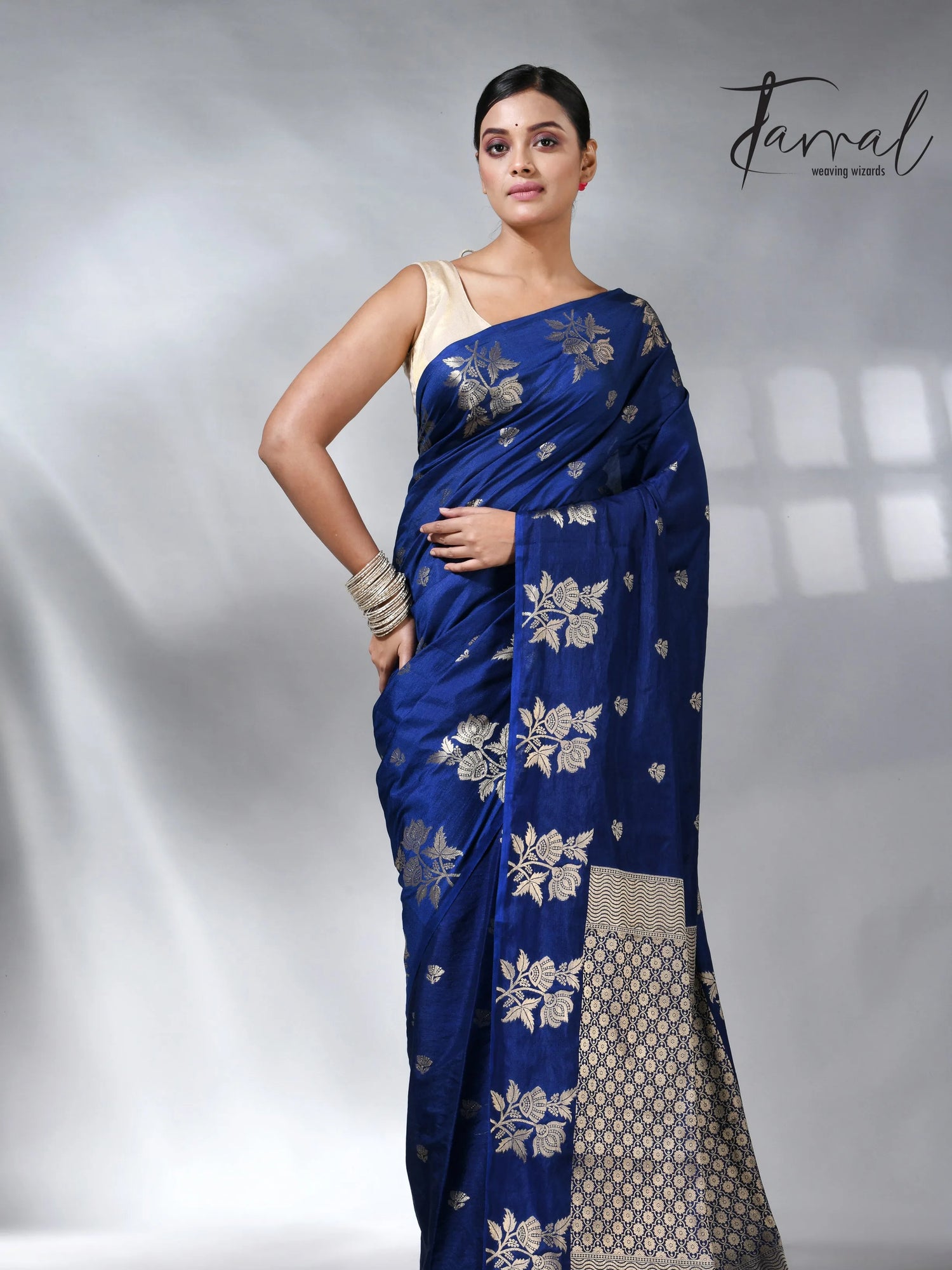 These Blue colour in the benarasi silk handloom jamdani saree