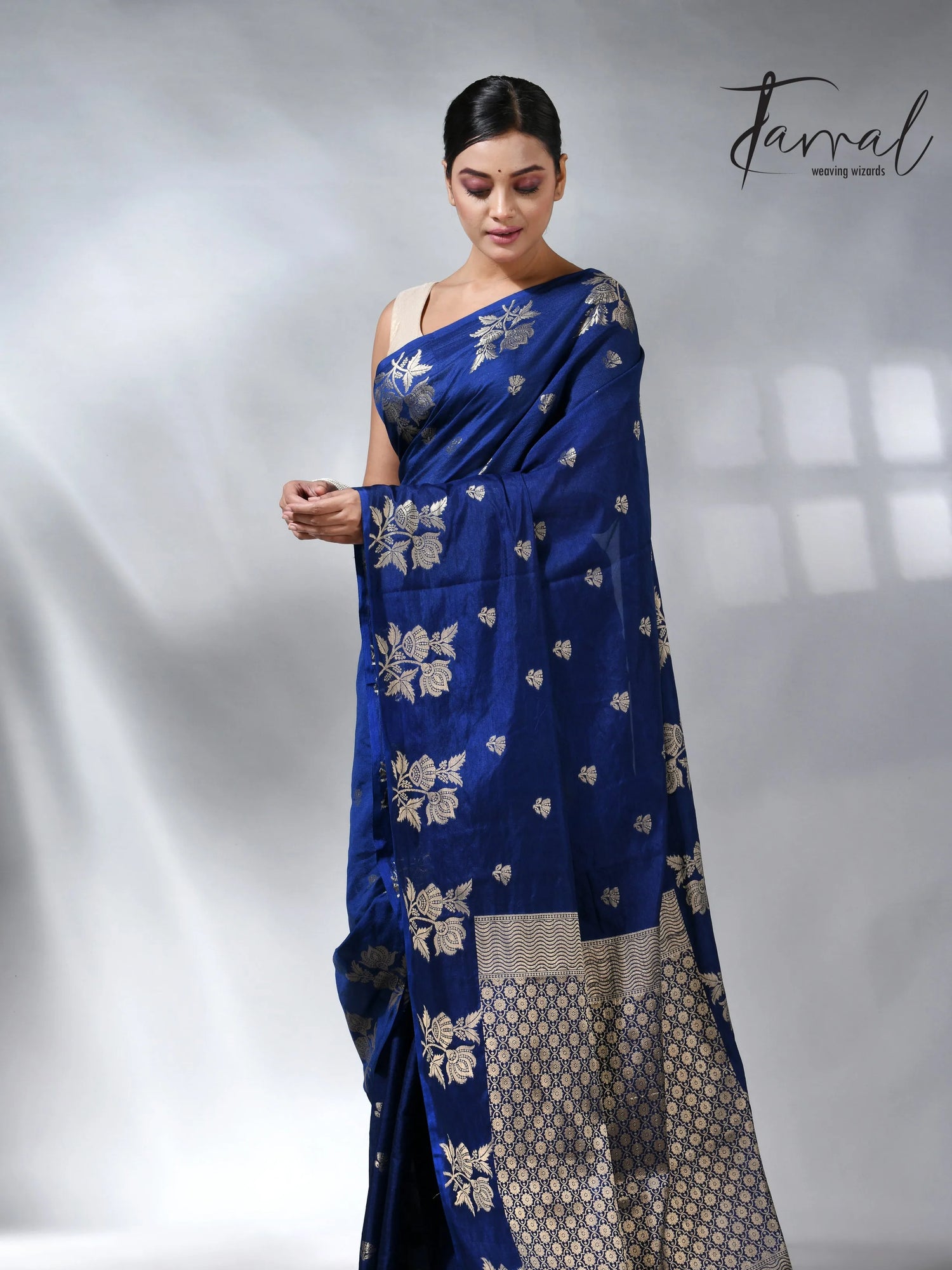 These Blue colour in the benarasi silk handloom jamdani saree