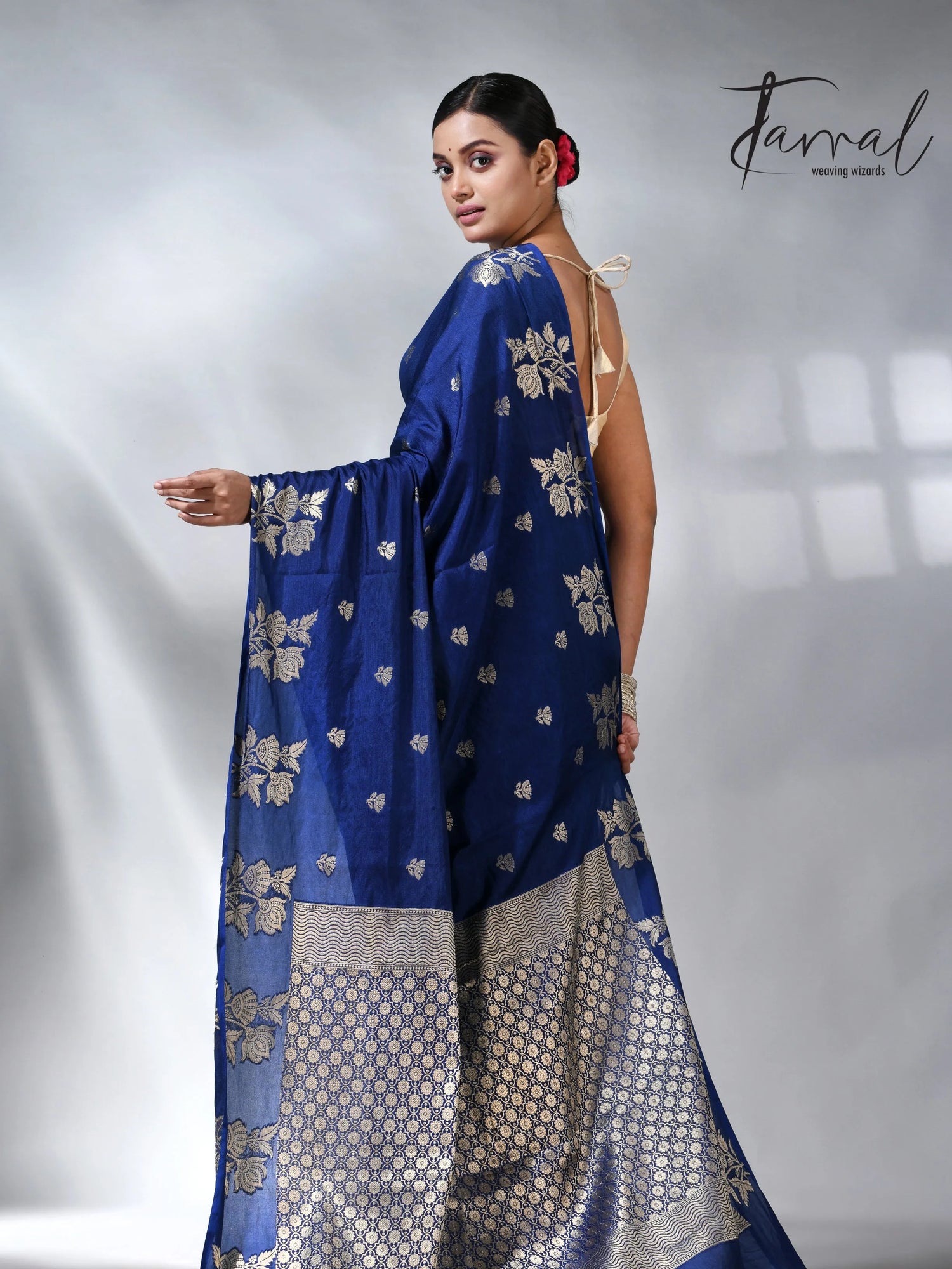 These Blue colour in the benarasi silk handloom jamdani saree