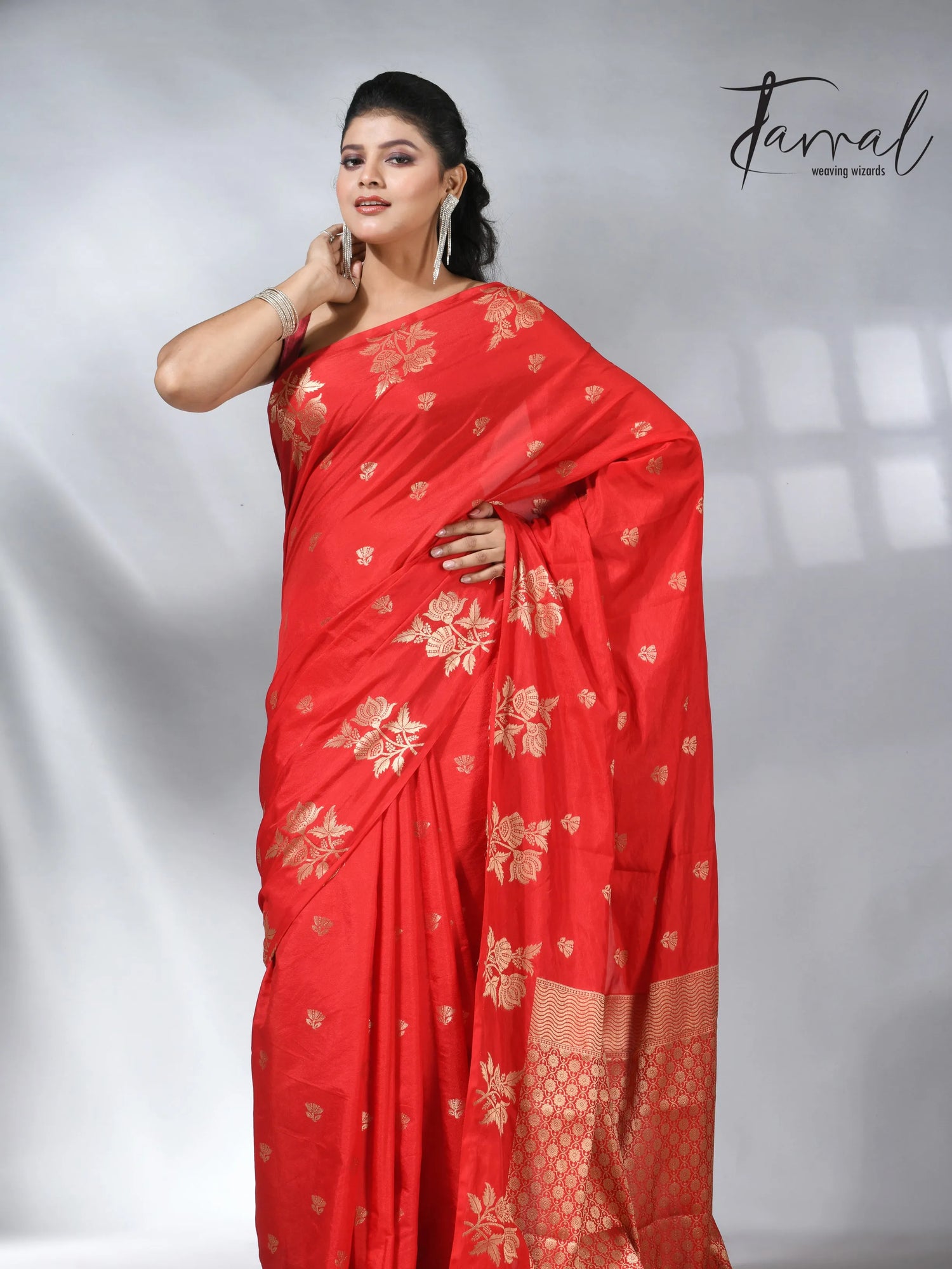 These Red colour in the benarasi silk handloom jamdani saree