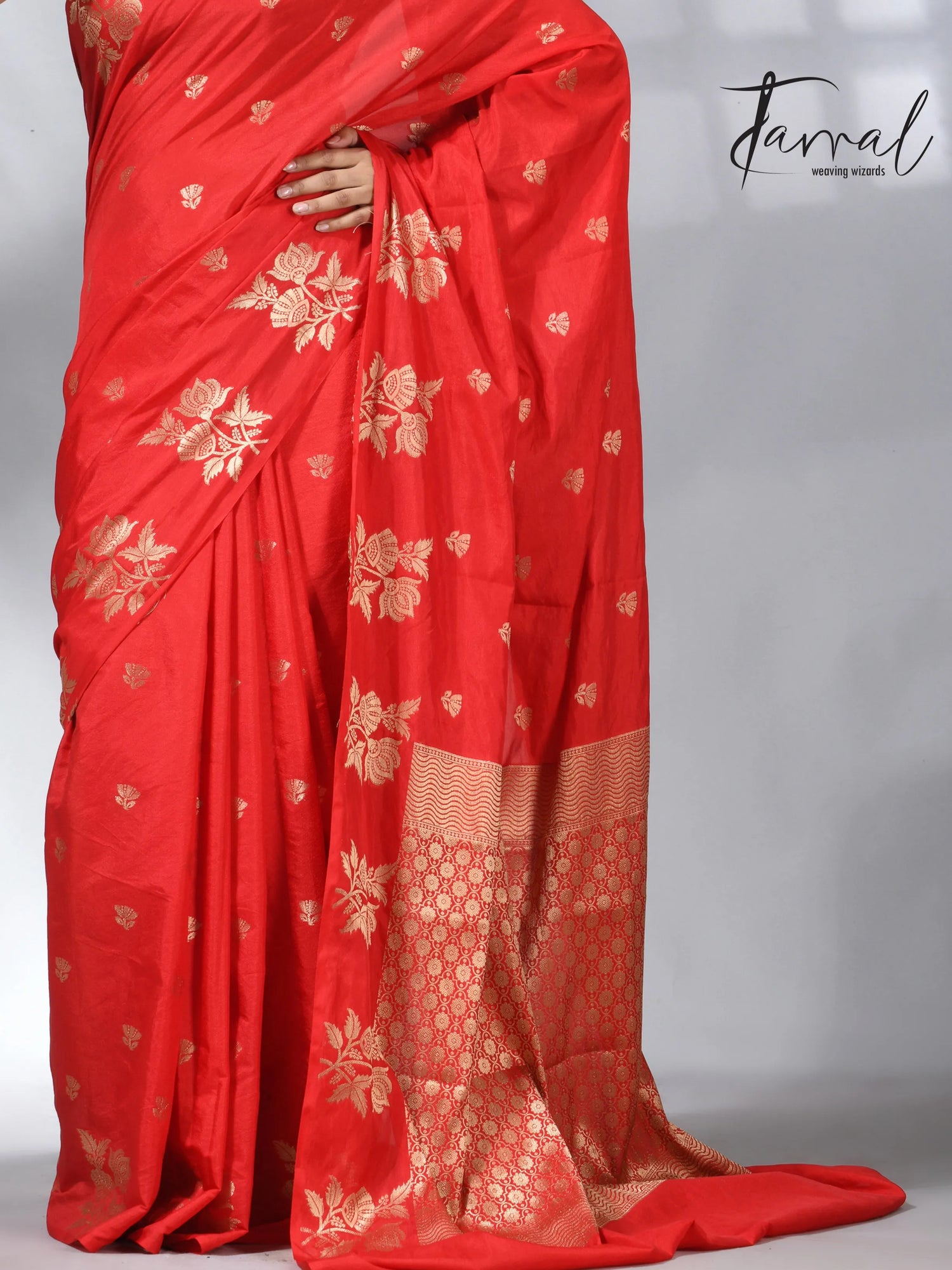 These Red colour in the benarasi silk handloom jamdani saree