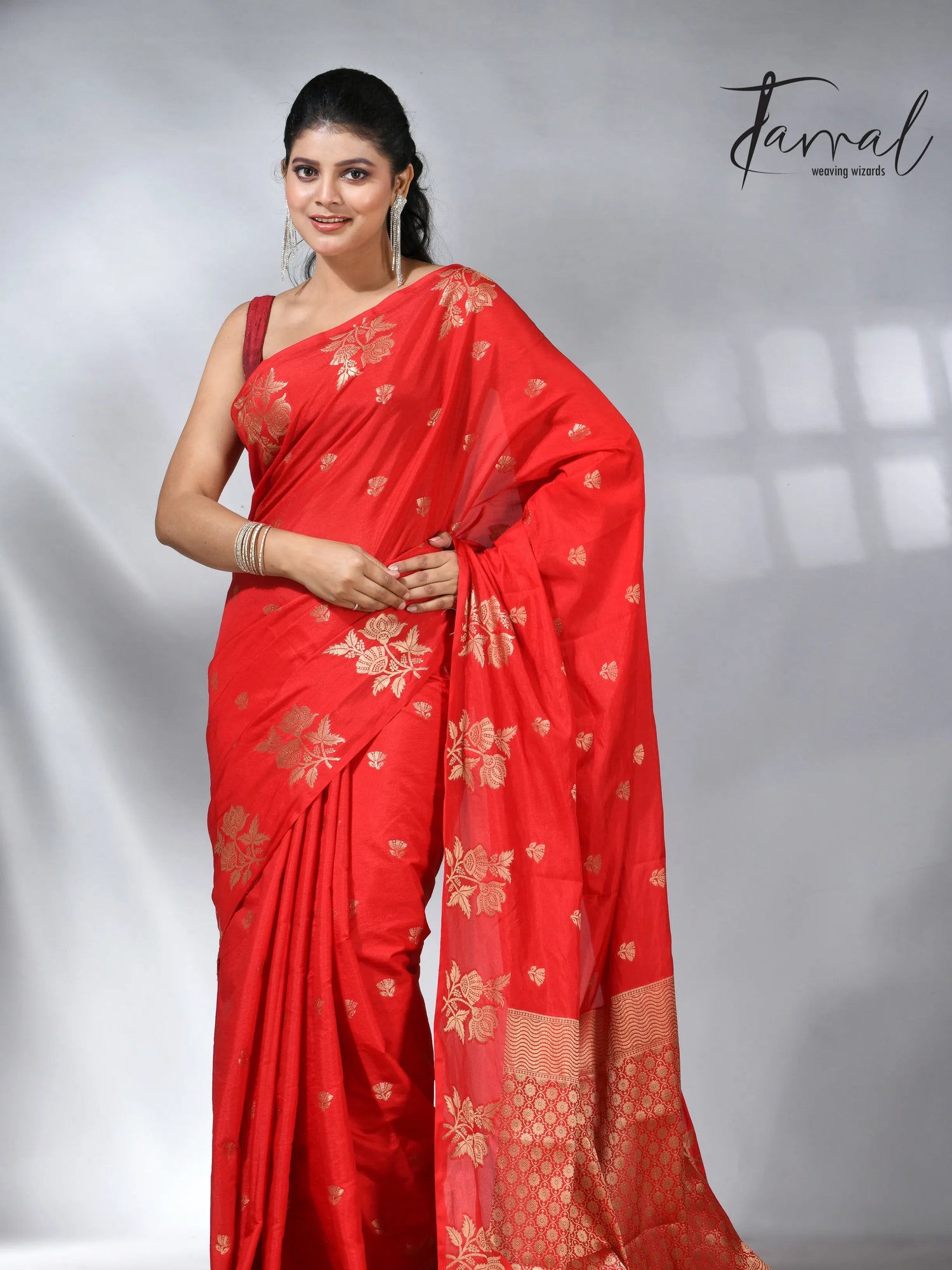 These Red colour in the benarasi silk handloom jamdani saree