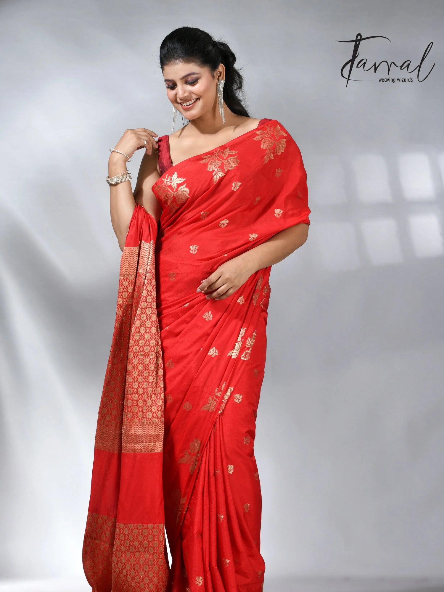 These Red colour in the benarasi silk handloom jamdani saree