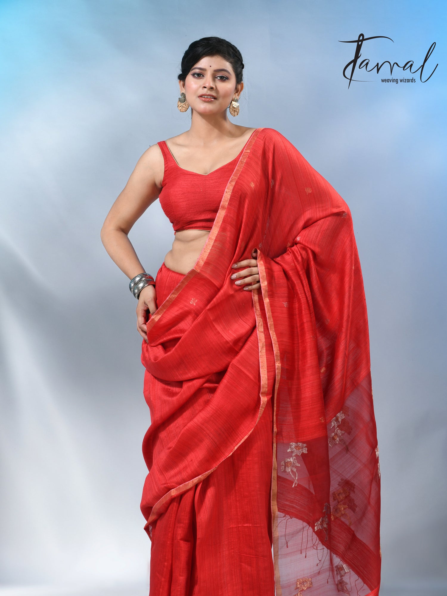 This beautiful Red colour matka silk handloom jamdani saree