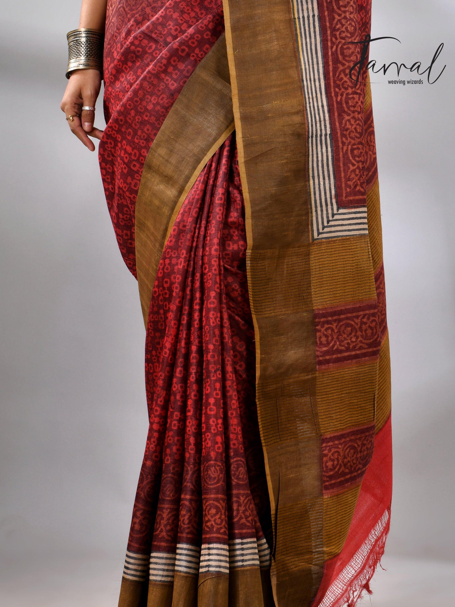 Tussar Silk Saree with Golden Zari Border & Prints bottom