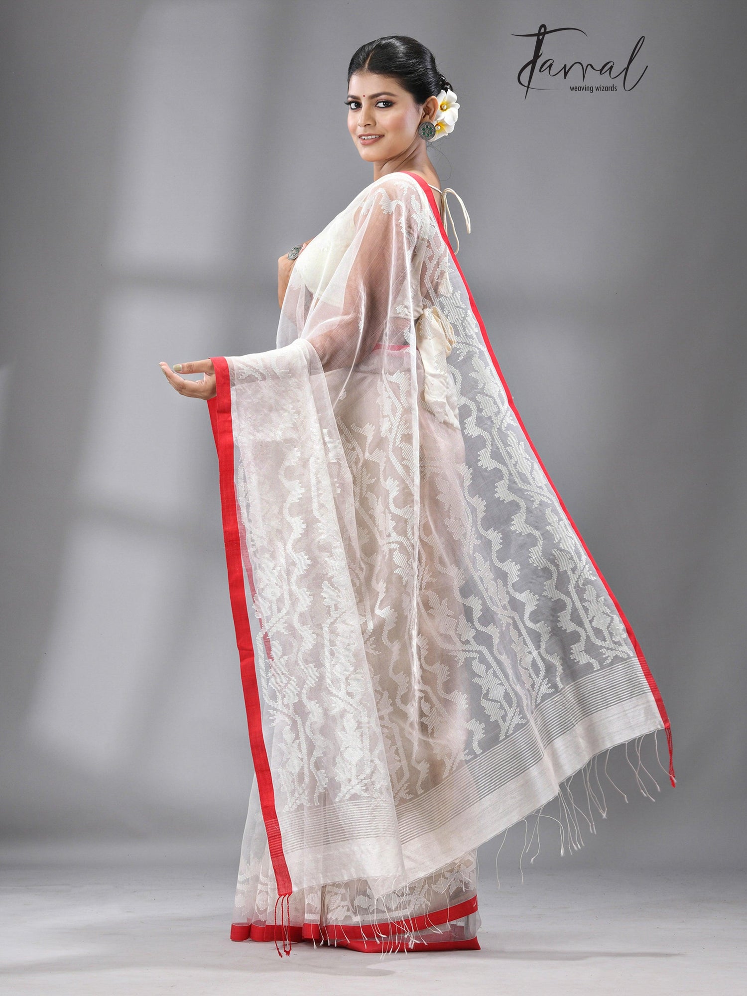White With Red Border Handwoven Dhakai Jamdani In Muslin Silk