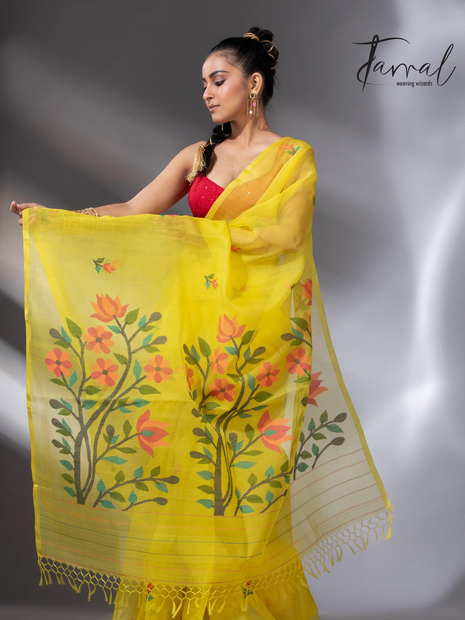 Yellow with floral pallu muslin silk handwoven jamdani saree full4