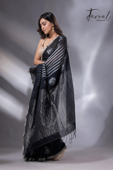 Zari border with cotton handloom striped jamdani saree in Black3