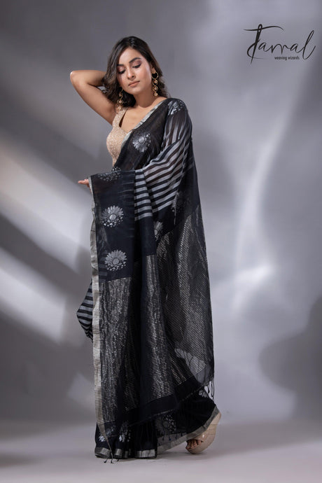 Zari border with cotton handloom striped jamdani saree in Black4