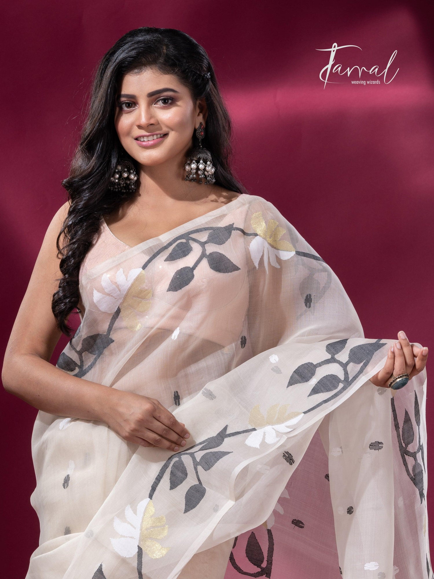 offwhite floral border muslin silk handwoven jamdani saree full