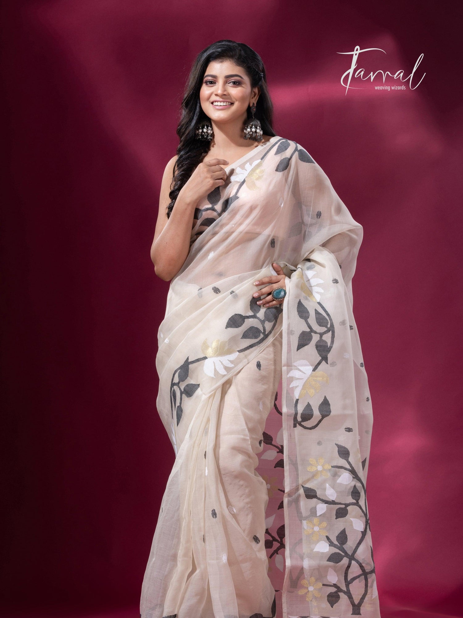 offwhite floral border muslin silk handwoven jamdani saree full1
