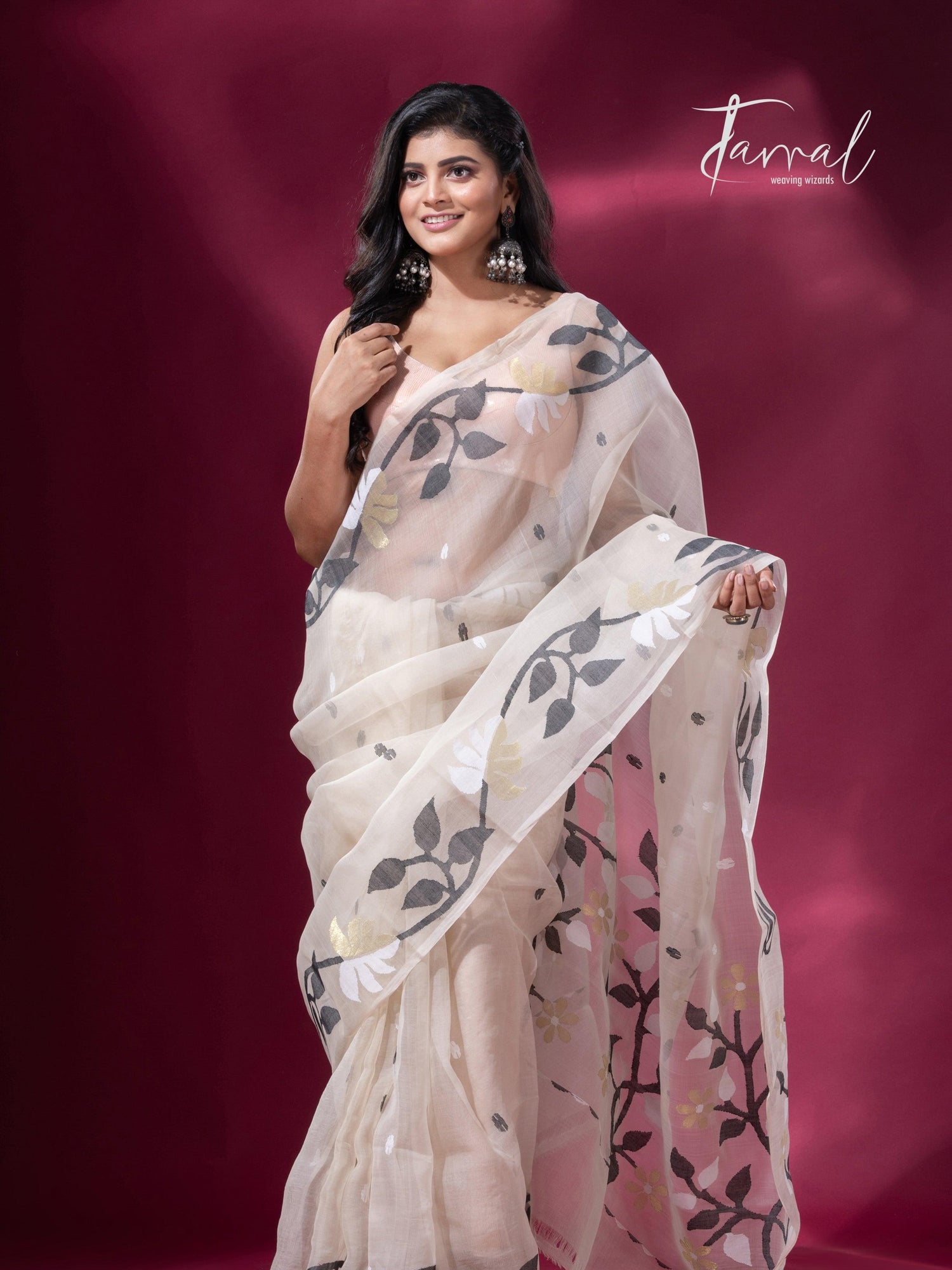 offwhite floral border muslin silk handwoven jamdani saree full3